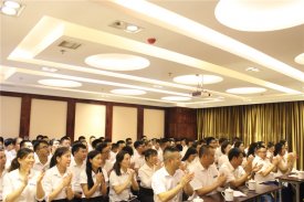 逆勢(shì)上揚(yáng)，再創(chuàng)輝煌—新思路裝飾召開(kāi)年中工作