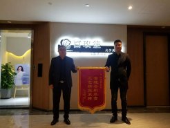 新思路裝飾怎么樣？業(yè)主送的錦旗就是答案！